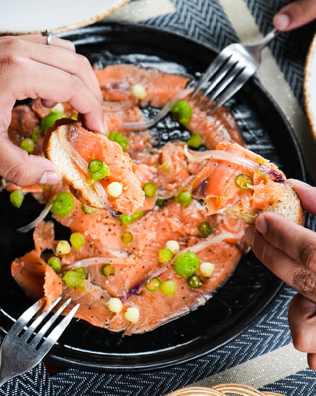 Carpaccio de Salmón compartido en Bocuze